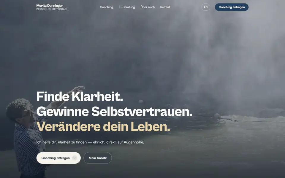 Startseite von moritzdenninger.com am Rechner